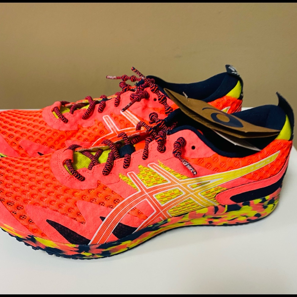 ASICS Women's Gel Noosa size 8 brand new